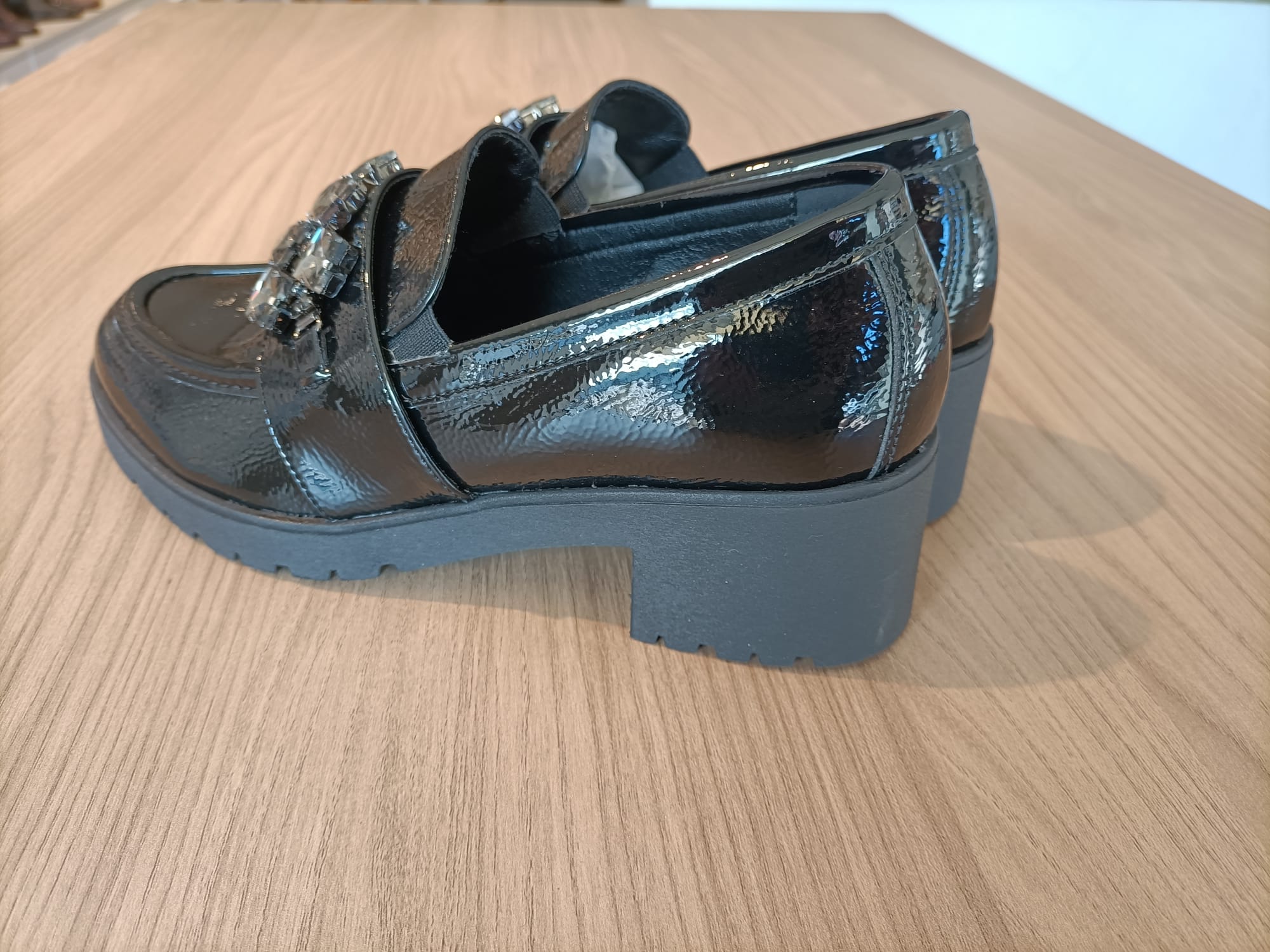 MOCASSINO VERNICE FASCIA PIETRE NACREE - immagine 3