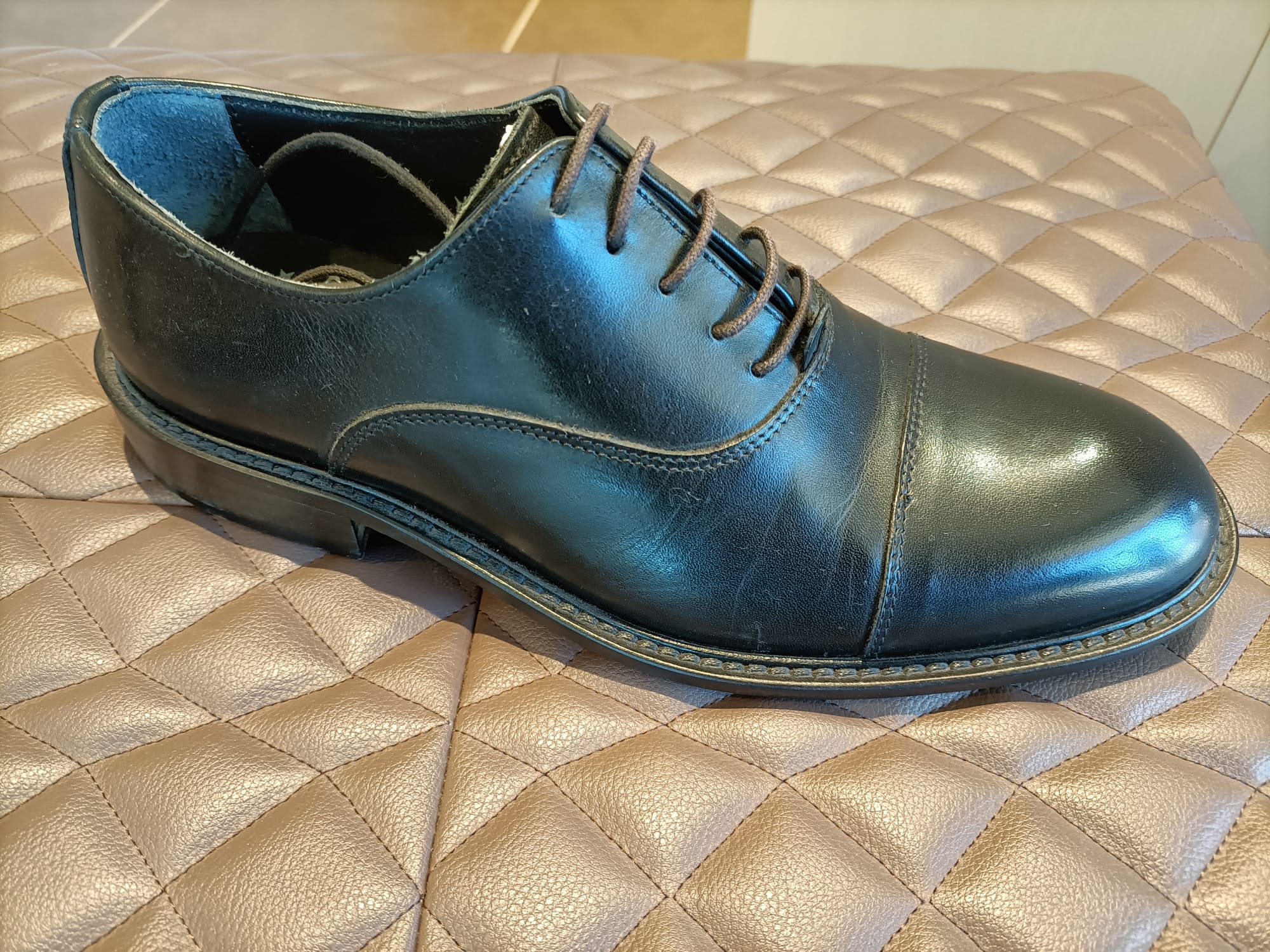 ELEGANTE UOMO ALLACCIATA VENì